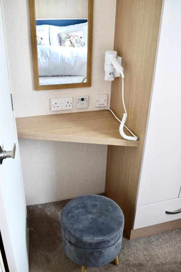 New Sea View Platinum Caravan With Huge Decking Ньюкасл-апон-Тайн Экстерьер фото
