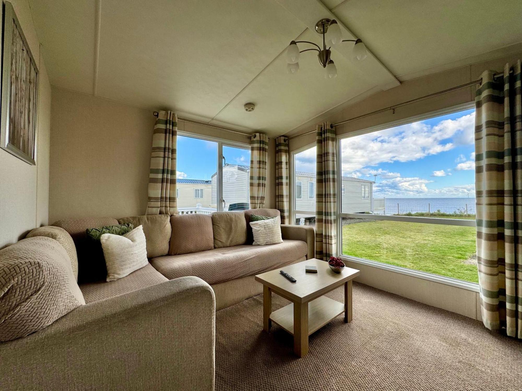 New Sea View Platinum Caravan With Huge Decking Ньюкасл-апон-Тайн Экстерьер фото