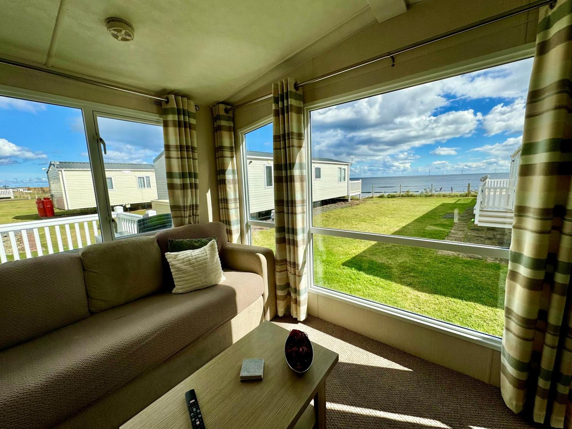 New Sea View Platinum Caravan With Huge Decking Ньюкасл-апон-Тайн Экстерьер фото